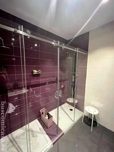 Bany de Casa o xalet en venda en Linares amb Jardí privat, Terrassa i Piscina
