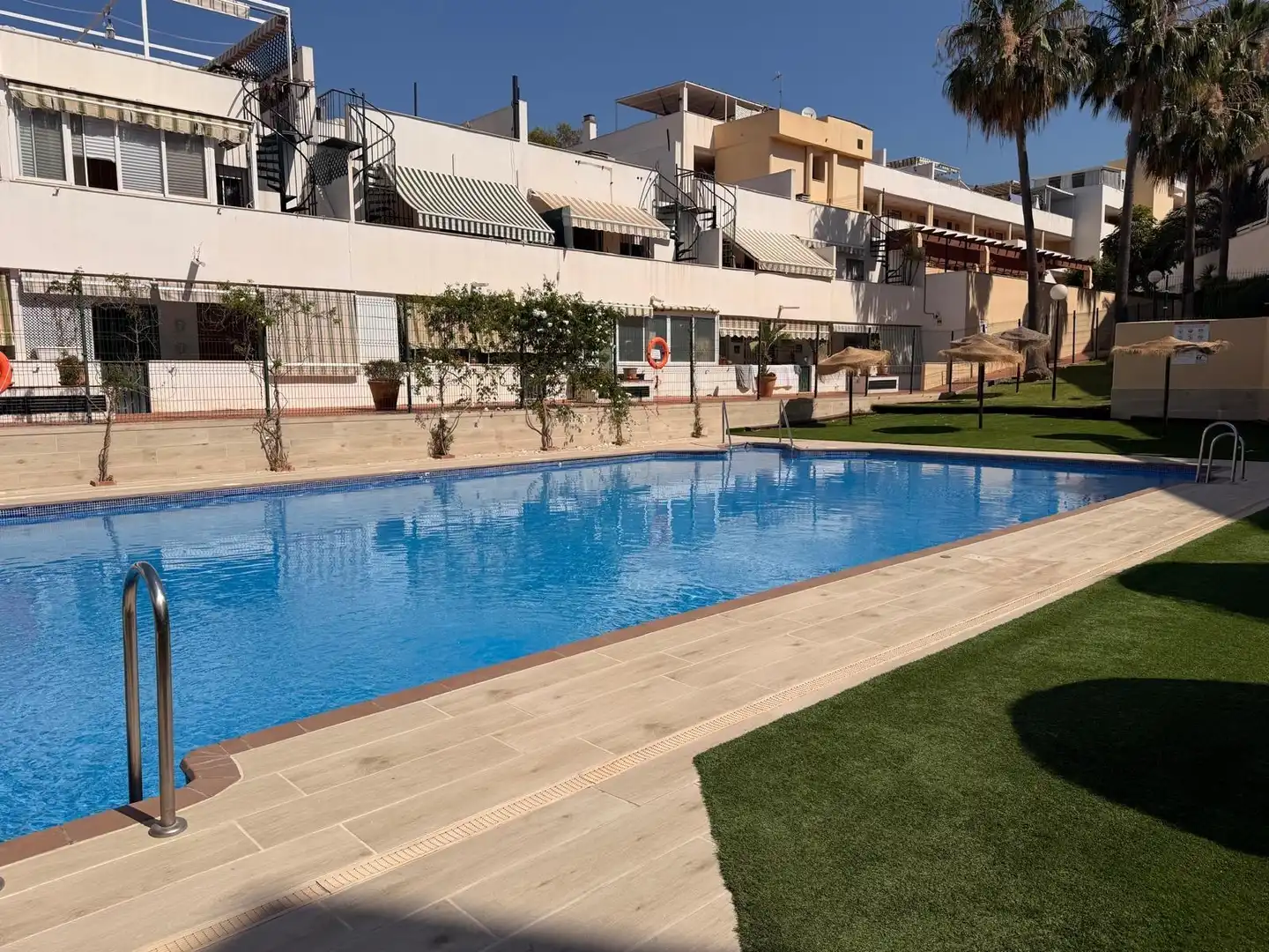 Swimming pool of Flat for rent in Benalmádena  with Air Conditioner, Heating and Private garden