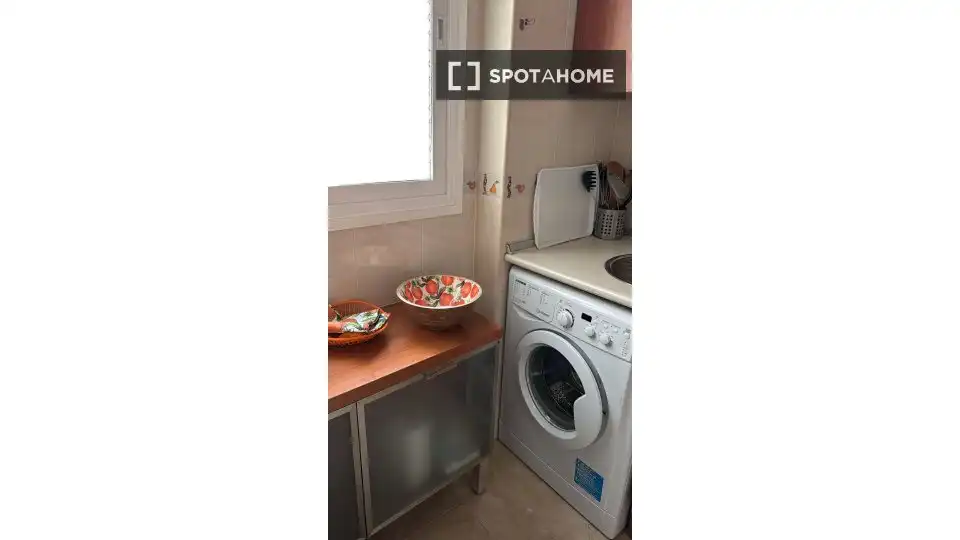 Cuina de Apartament per a compartir en Málaga amb Aire condicionat, Terrassa i Moblat