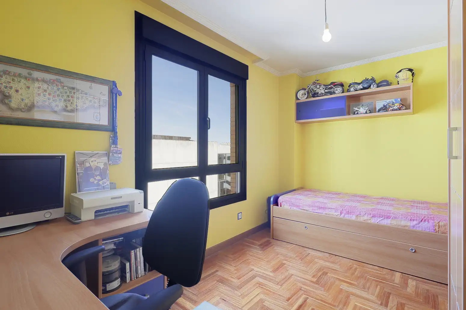 Habitación de Piso en venta en Gijón  con Calefacción, Parquet y Trastero
