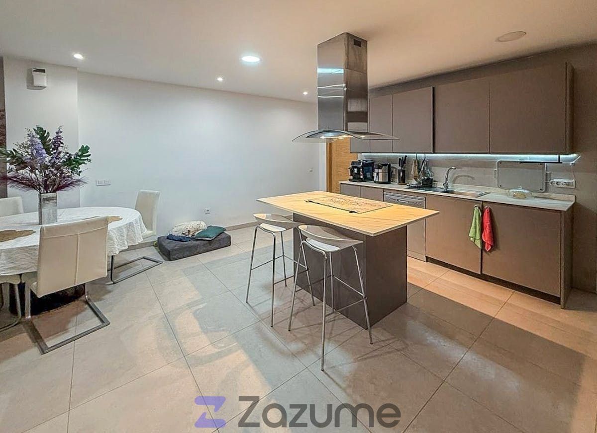 Cocina de Apartamento de alquiler en  Almería Capital con Aire acondicionado, Calefacción y Horno