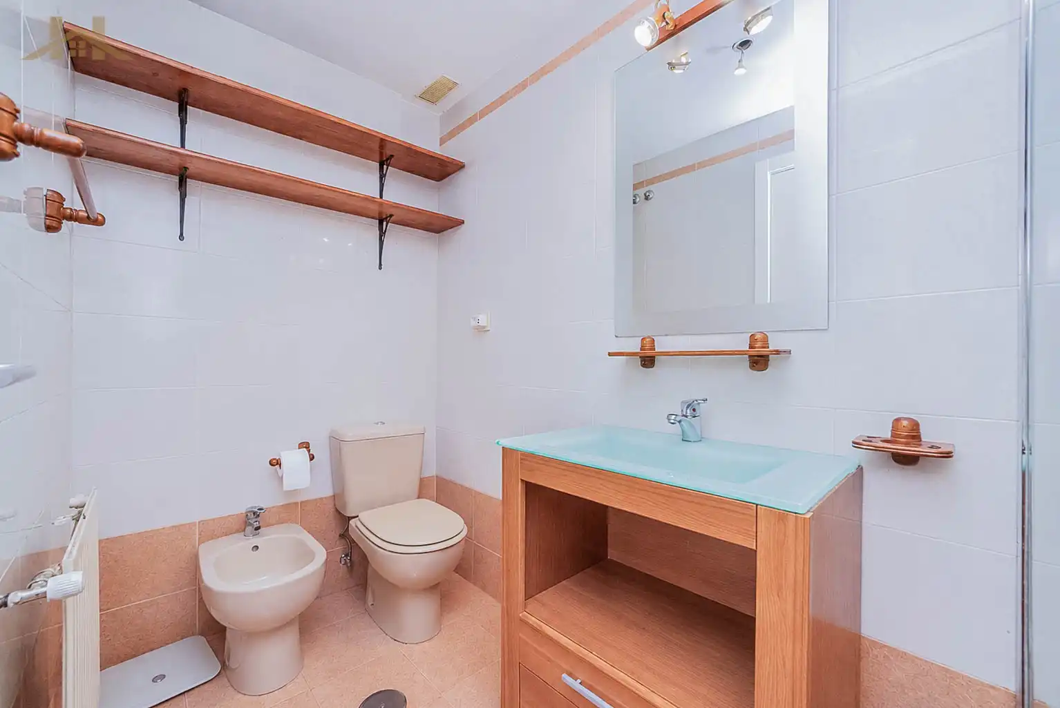 Badezimmer von Maisonette zum Verkauf in Boadilla del Monte mit Klimaanlage, Heizung und Abstellraum