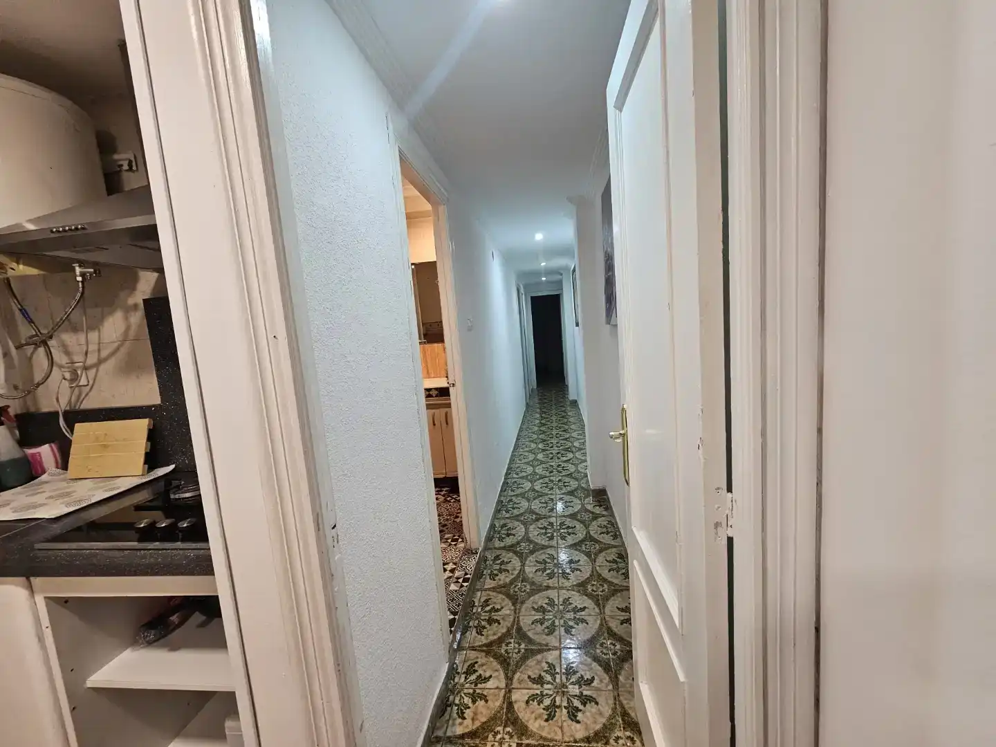 Flat for share in Torrent  with Air Conditioner, Furnished and Washing machine