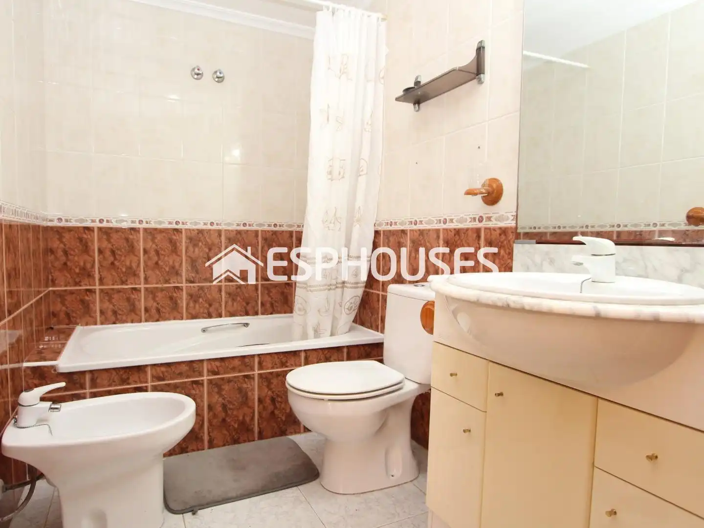 Baño de Apartamento en venta en Guardamar del Segura con Aire acondicionado, Trastero y Amueblado