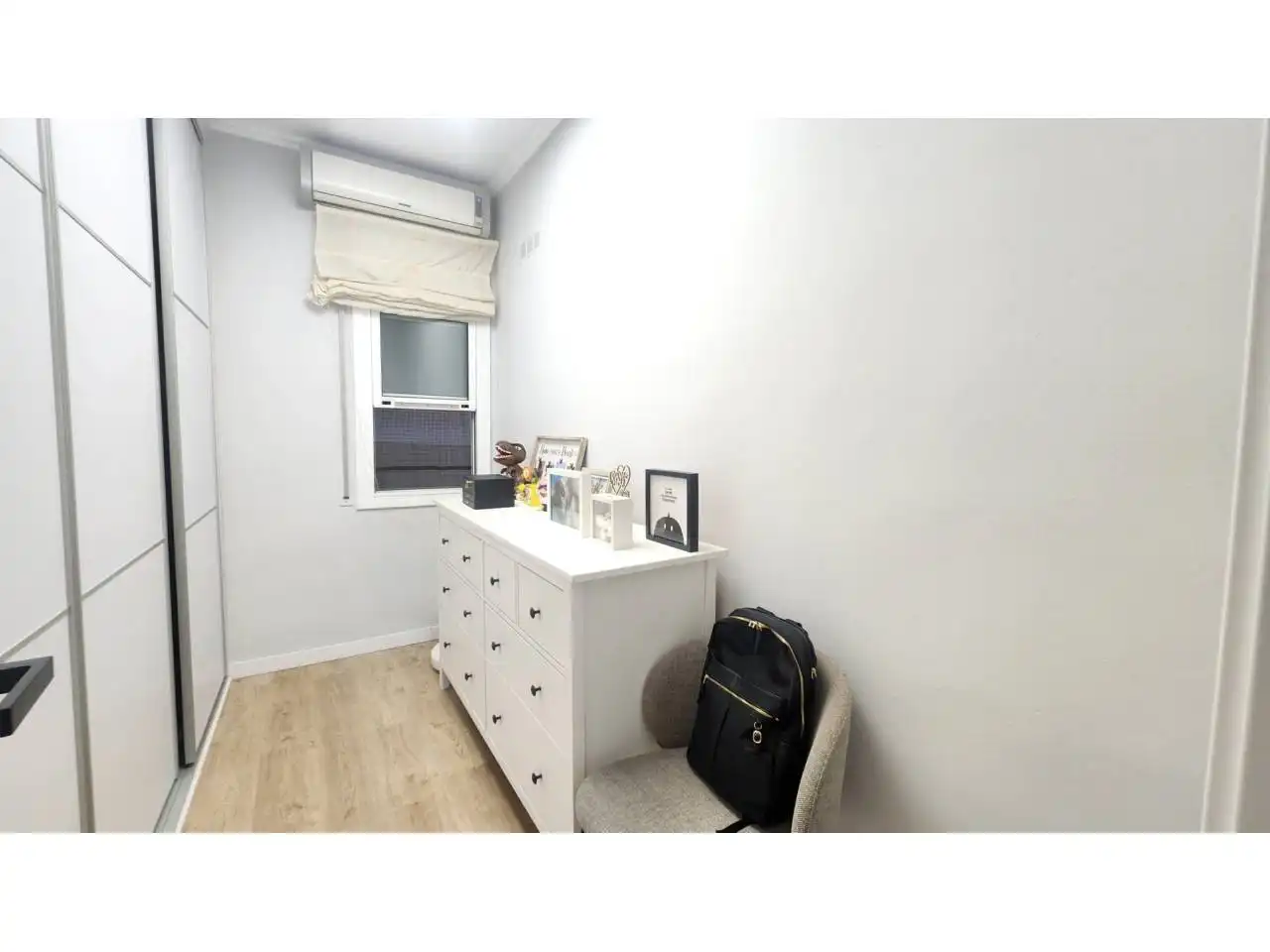 Bedroom of Flat for sale in Barcelona  with Air Conditioner, Parquet flooring and Terrace