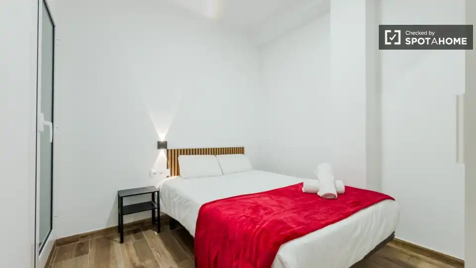 Habitació a Sant Pere, Sta. Caterina i la Ribera