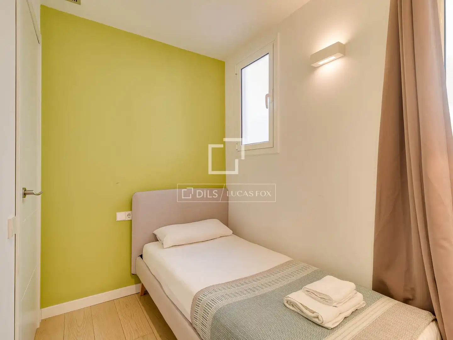 Schlafzimmer von Dachboden zum Verkauf in Barcelona mit Klimaanlage, Heizung und Terrasse