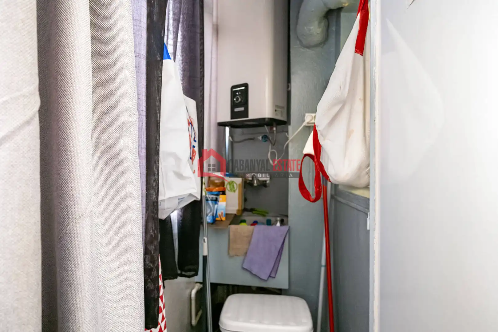 Baño de Apartamento en venta en Valencia con Aire acondicionado, Terraza y Amueblado