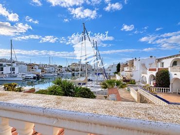 Casa amb balcó en venda a Port Argonautes