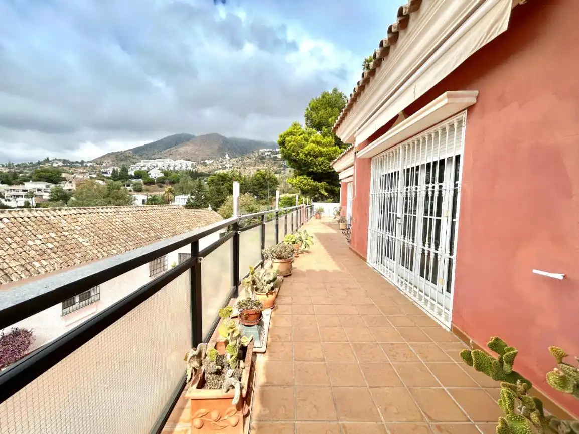 Casa en venta en C. Ángel de la Riva Resines, imagen 2