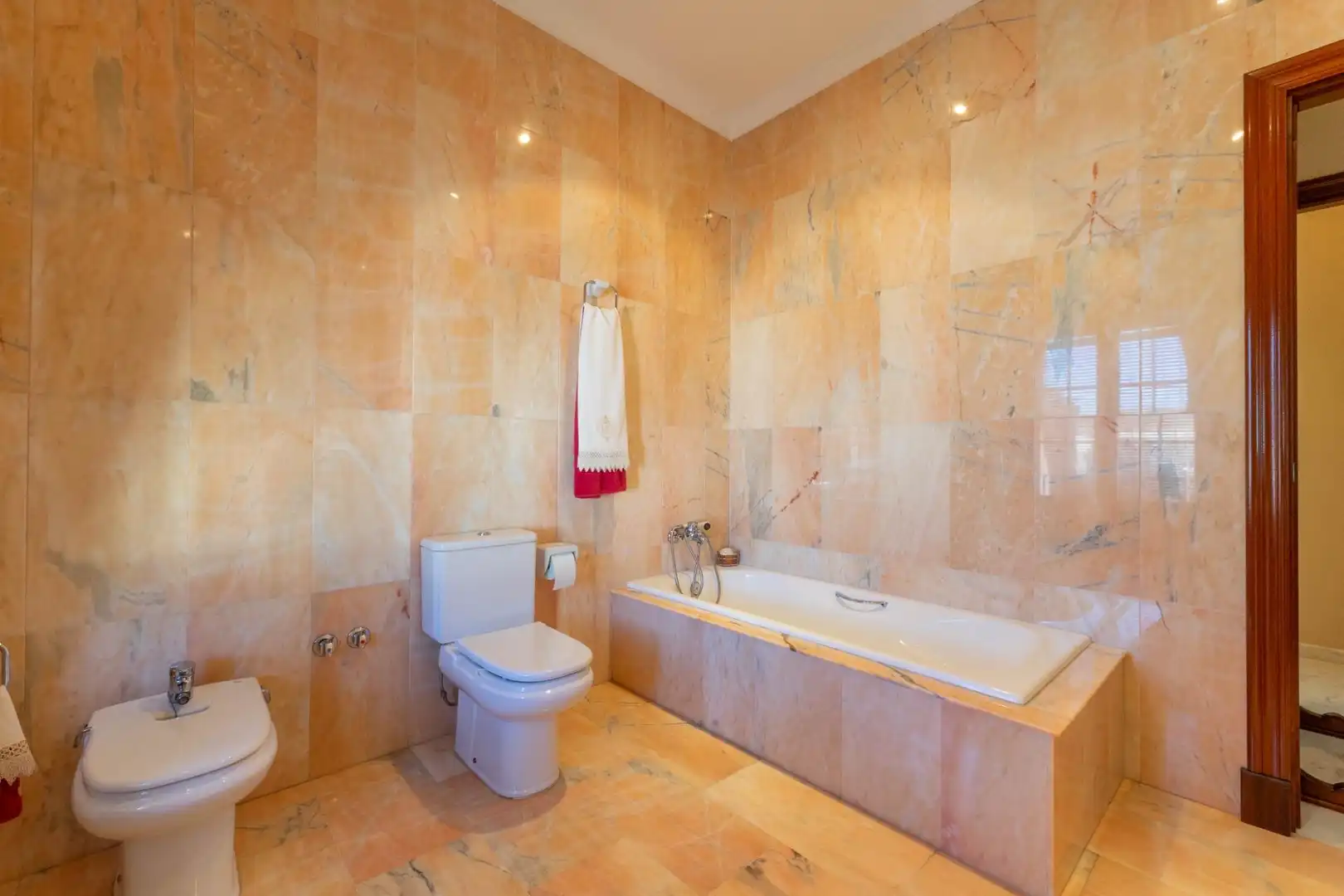 Badezimmer von Einfamilien-Reihenhaus zum Verkauf in La Roda de Andalucía mit Heizung, Abstellraum und Balkon