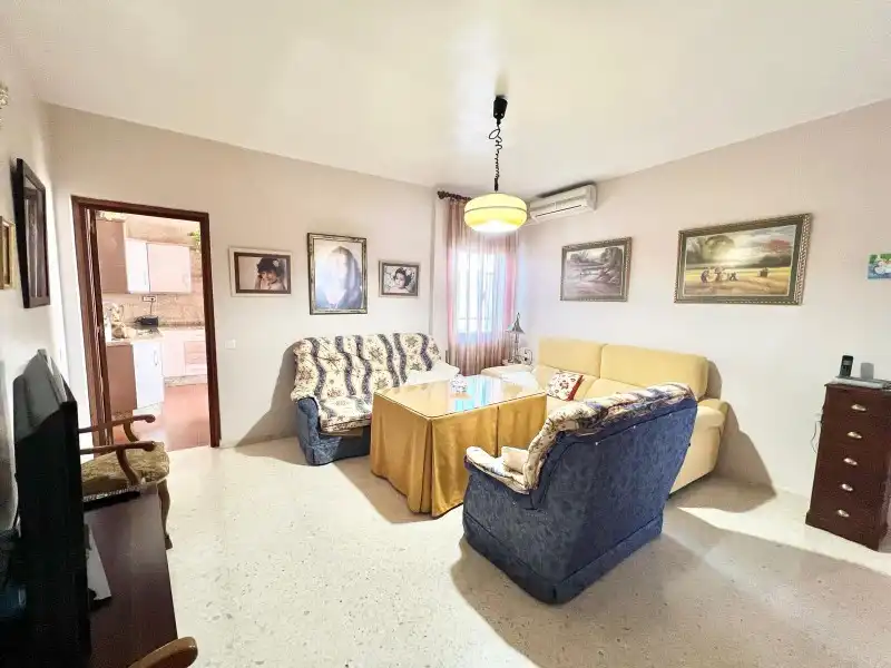 Sala d'estar de Casa o xalet en venda en Málaga amb Aire condicionat, Terrassa i Moblat