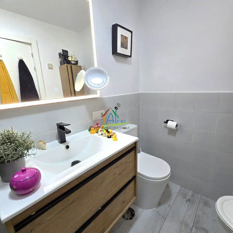 Bany de Apartament en venda en Almonte amb Aire condicionat i Moblat