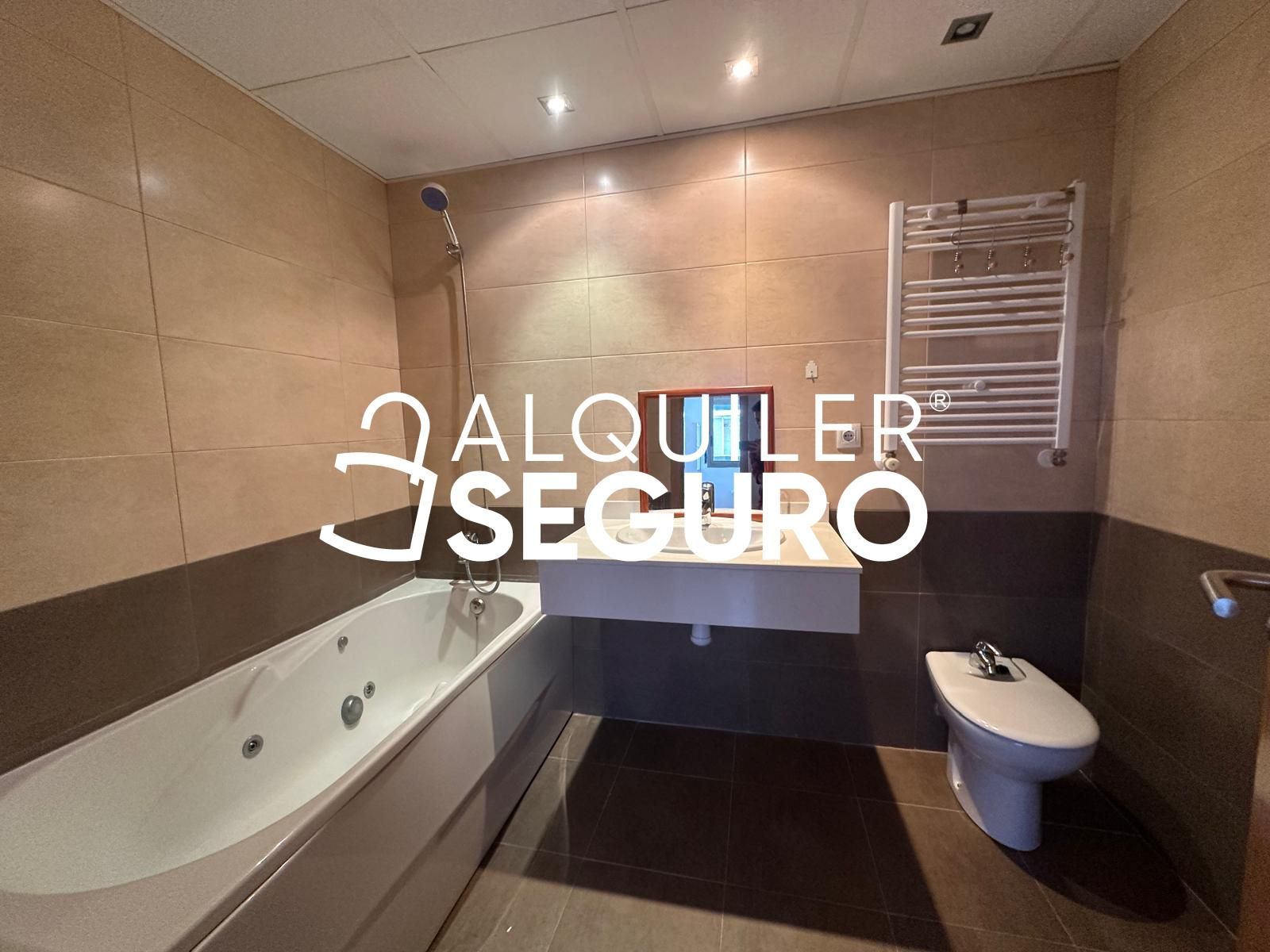 Bathroom of Flat to rent in Torrent  with Heating and Furnished