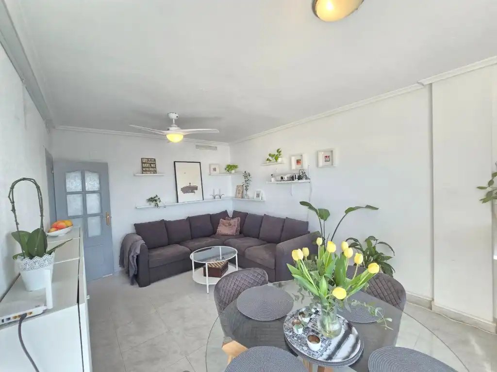 Sala de estar de Apartamento en venta en Los Montesinos con Balcón