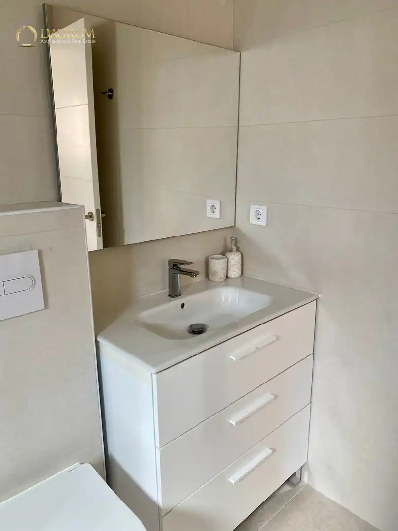 Appartamento con piscina in vendita a CALLE DE VIENA, 1, imagen 30