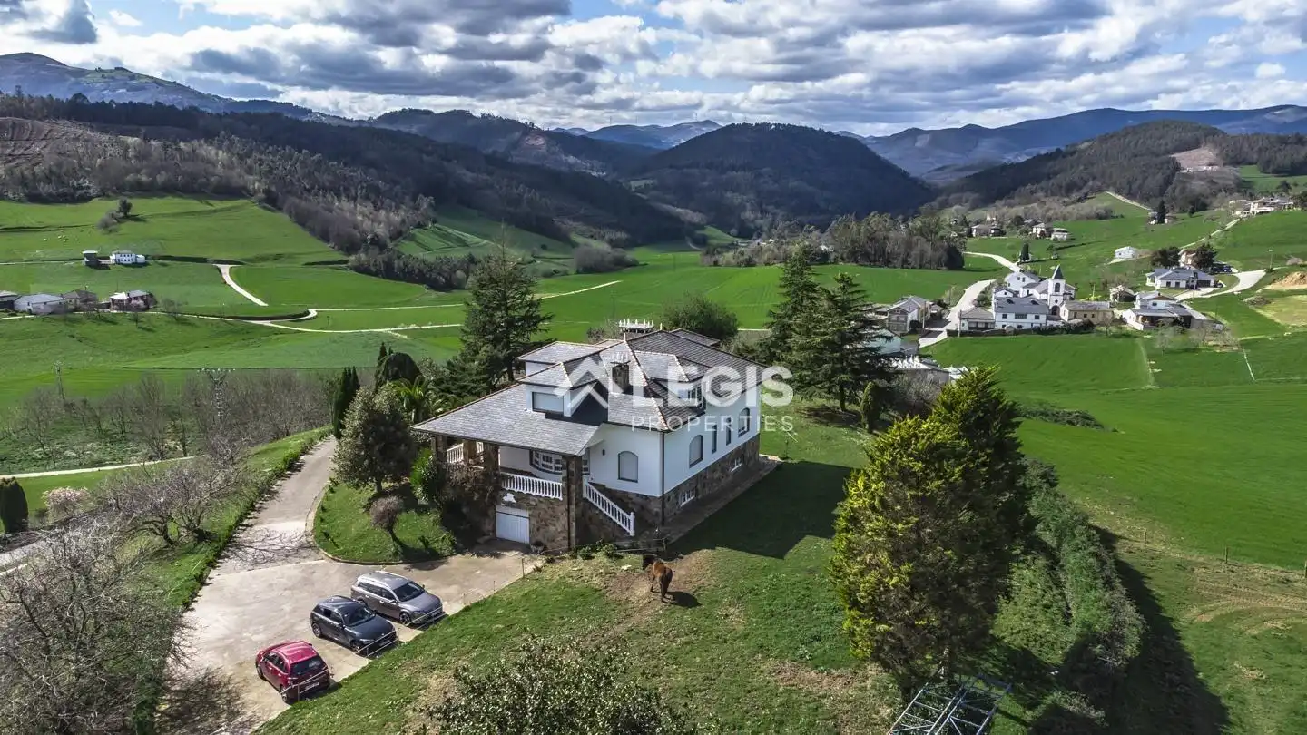 Casa o xalet en venda en Valdés - Luarca amb Calefacció, Jardí privat i Terrassa