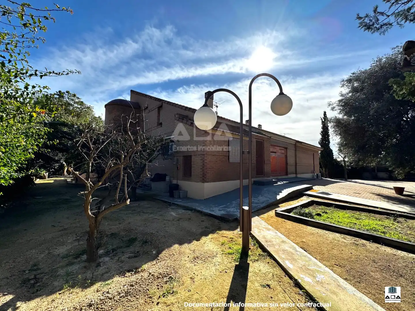 Vista exterior de Casa o xalet en venda en Alicante / Alacant amb Calefacció, Jardí privat i Terrassa