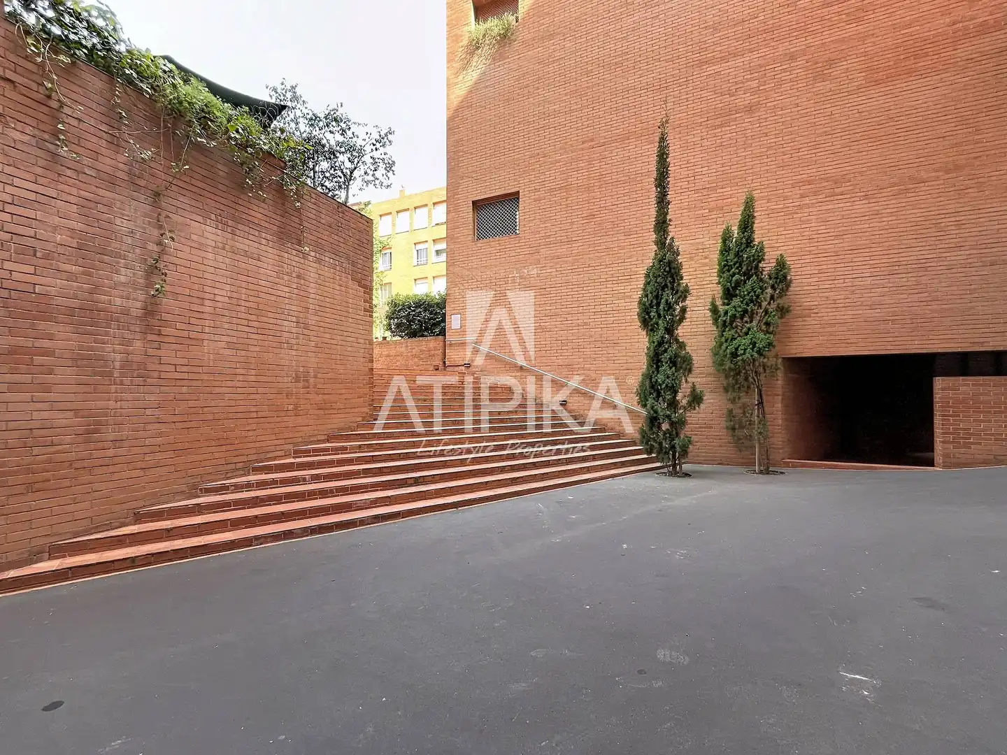 Vista exterior de Àtic en venda en Barcelona amb Aire condicionat, Calefacció i Parquet