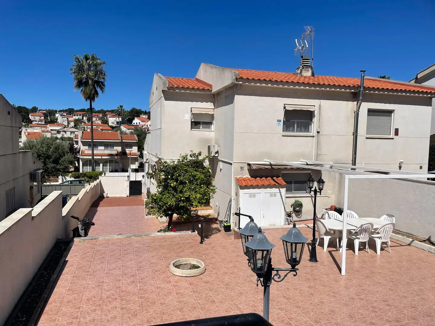 Vista exterior de Casa adosada en venda en El Catllar  amb Aire condicionat, Calefacció i Jardí privat