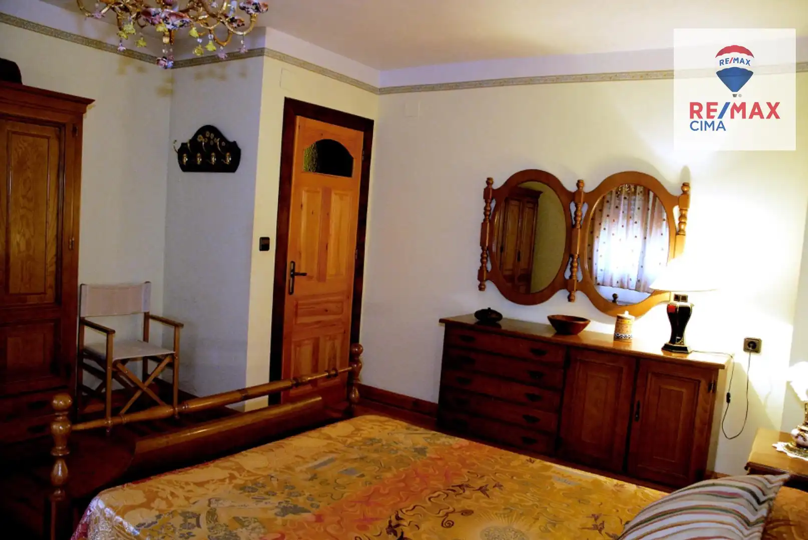 Dormitori de Casa o xalet en venda en Baza amb Aire condicionat, Calefacció i Jardí privat
