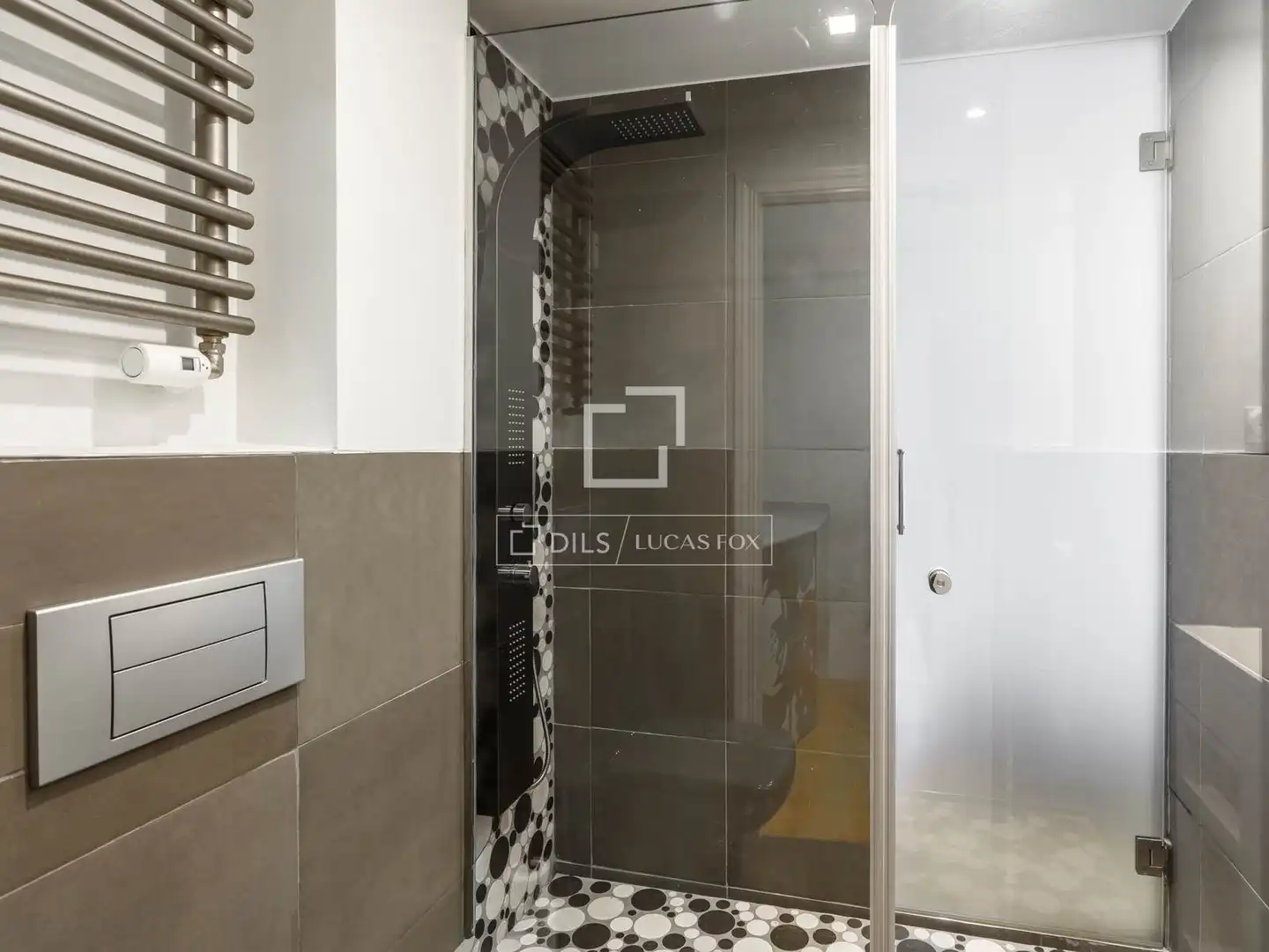 Badezimmer von Dachboden zur Miete in Madrid mit Klimaanlage, Heizung und Parkett