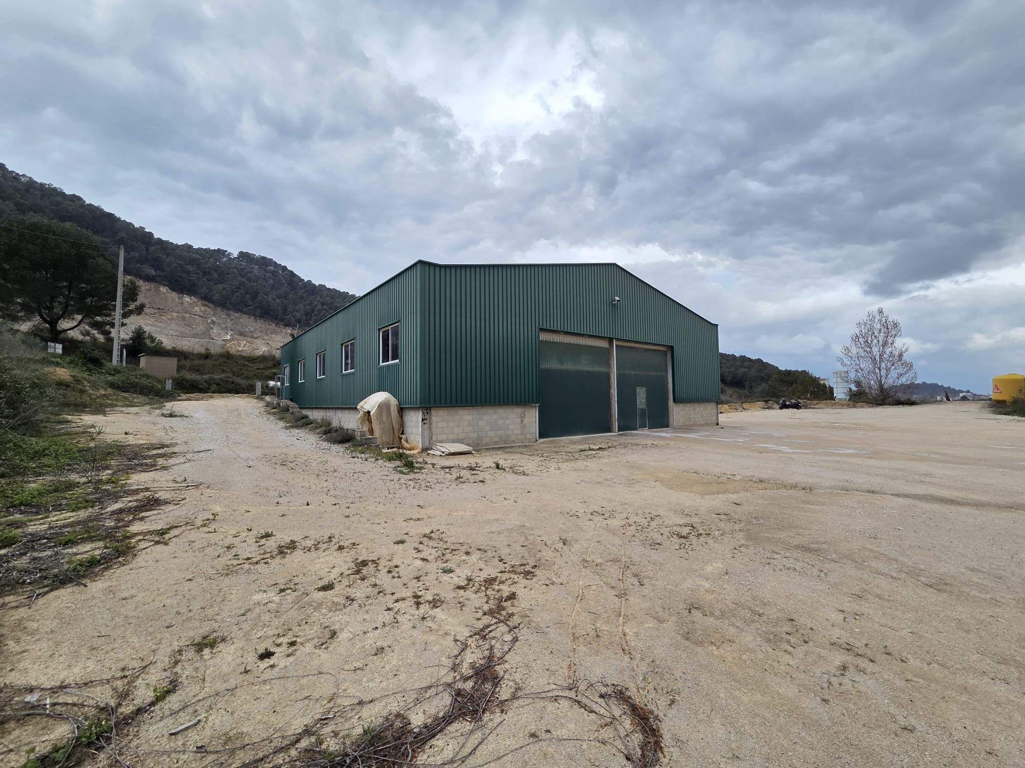 Vista exterior de Nave industrial en venta en Salem