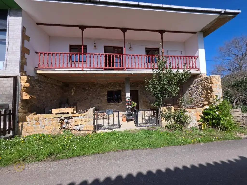 Außenansicht von Country house zum Verkauf in Llanera