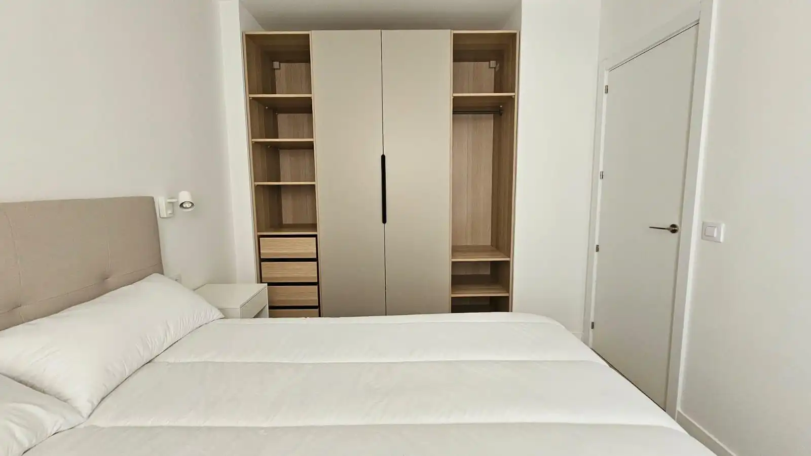 Bedroom of Houses for sale in Alaquàs  with Air Conditioner, Terrace and Furnished