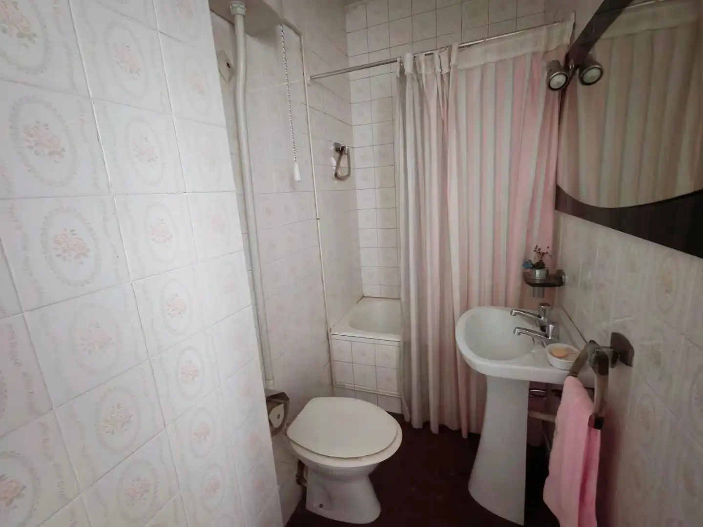 Baño de Piso en venta en Vigo  con Calefacción y Terraza