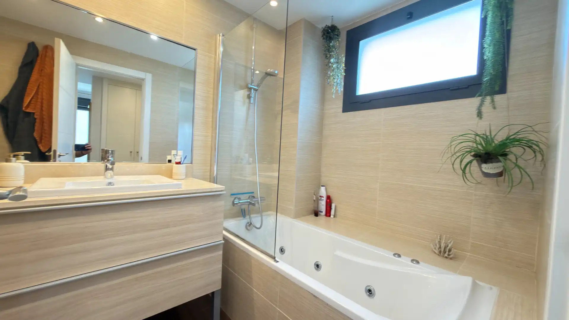 Badezimmer von Wohnung zum Verkauf in Badalona mit Klimaanlage, Heizung und Parkett