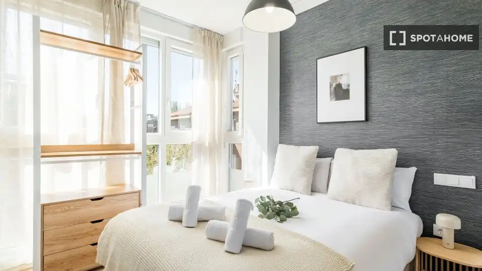 Bedroom of Flat for rent in Madrid  with Air Conditioner, Heating and Furnished