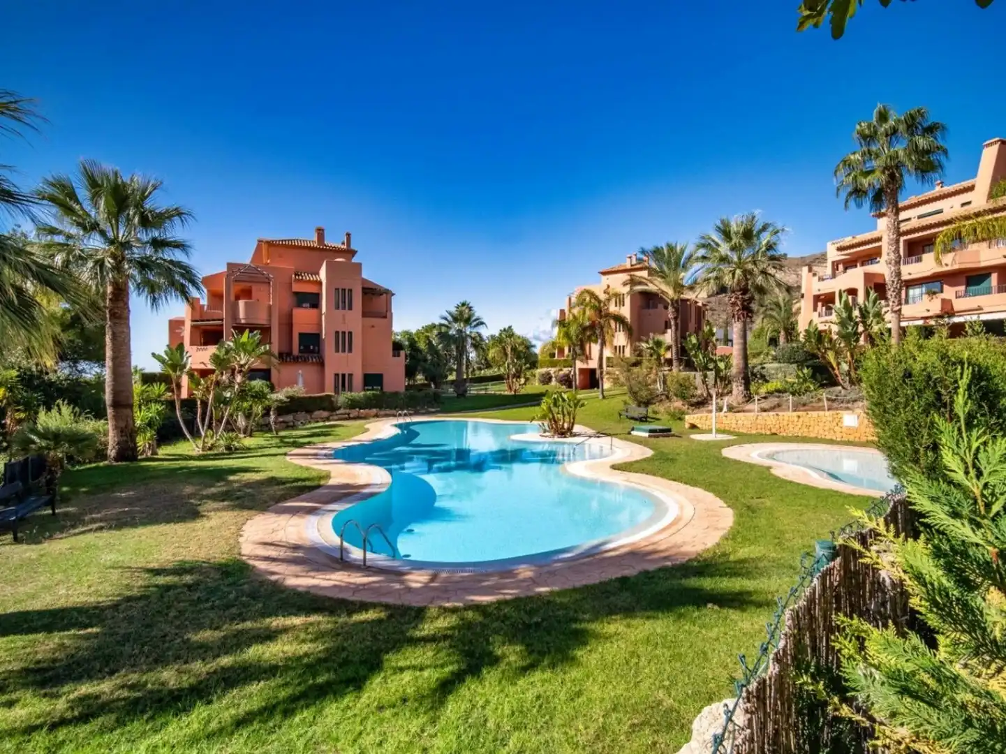 Apartamento con piscina en venta en Golf Bahía, imagen 22