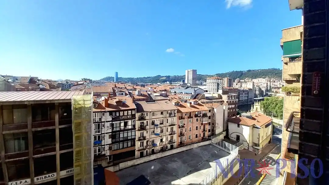 Vista exterior de Pis en venda en Bilbao  amb Calefacció, Terrassa i Moblat