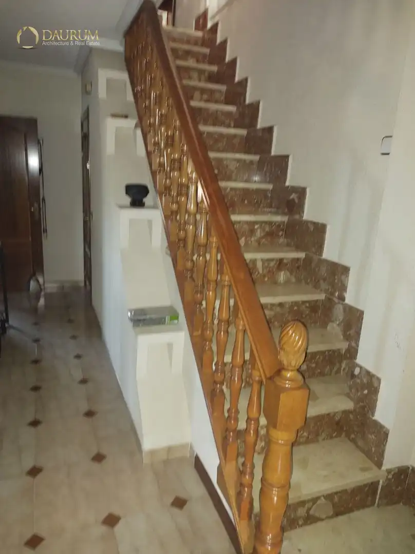 Maisonette zum Verkauf in Coslada mit Klimaanlage, Heizung und Terrasse