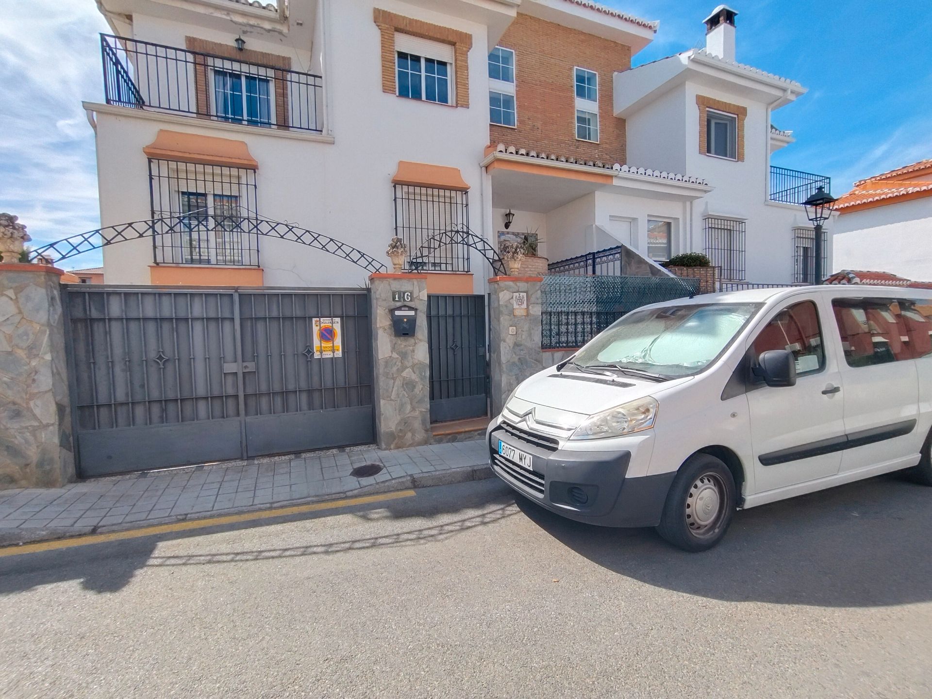 Exterior view of Single-family semi-detached for sale in Ogíjares  with Heating, Private garden and Terrace