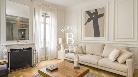 Madrid  Centro  Exclusivo piso de diseño contemporáneo con 2 dormitorios, 2 baños y acabados de lujo en edificio clásico