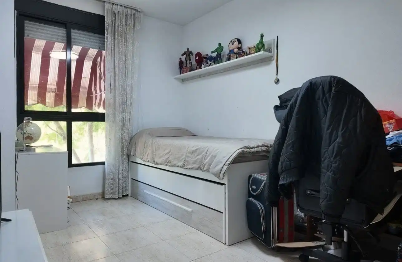 Habitación de Piso en venta en Alicante / Alacant con Aire acondicionado, Trastero y Amueblado