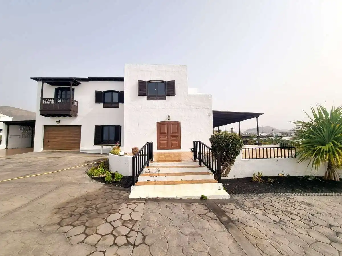 Vista exterior de Casa o chalet en venta en Tías con Jardín privado, Terraza y Amueblado