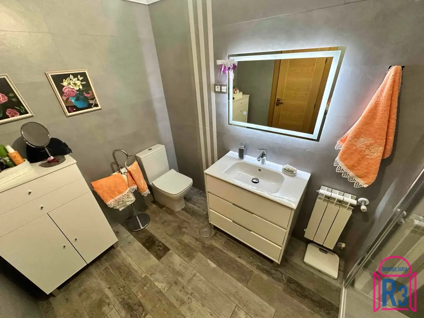 Baño de Piso en venta en León Capital  con Calefacción y Terraza