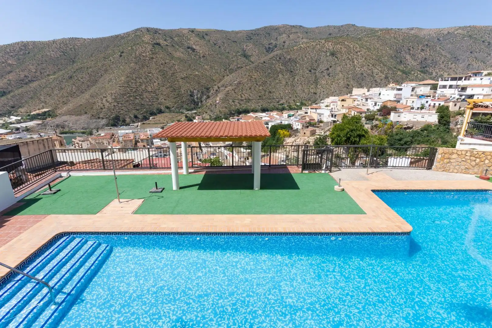 Piscina de Ático en venta en Albuñol con Calefacción, Terraza y Amueblado