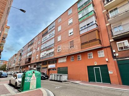 Exterior view of Flat for sale in Valladolid Capital  with Balcony