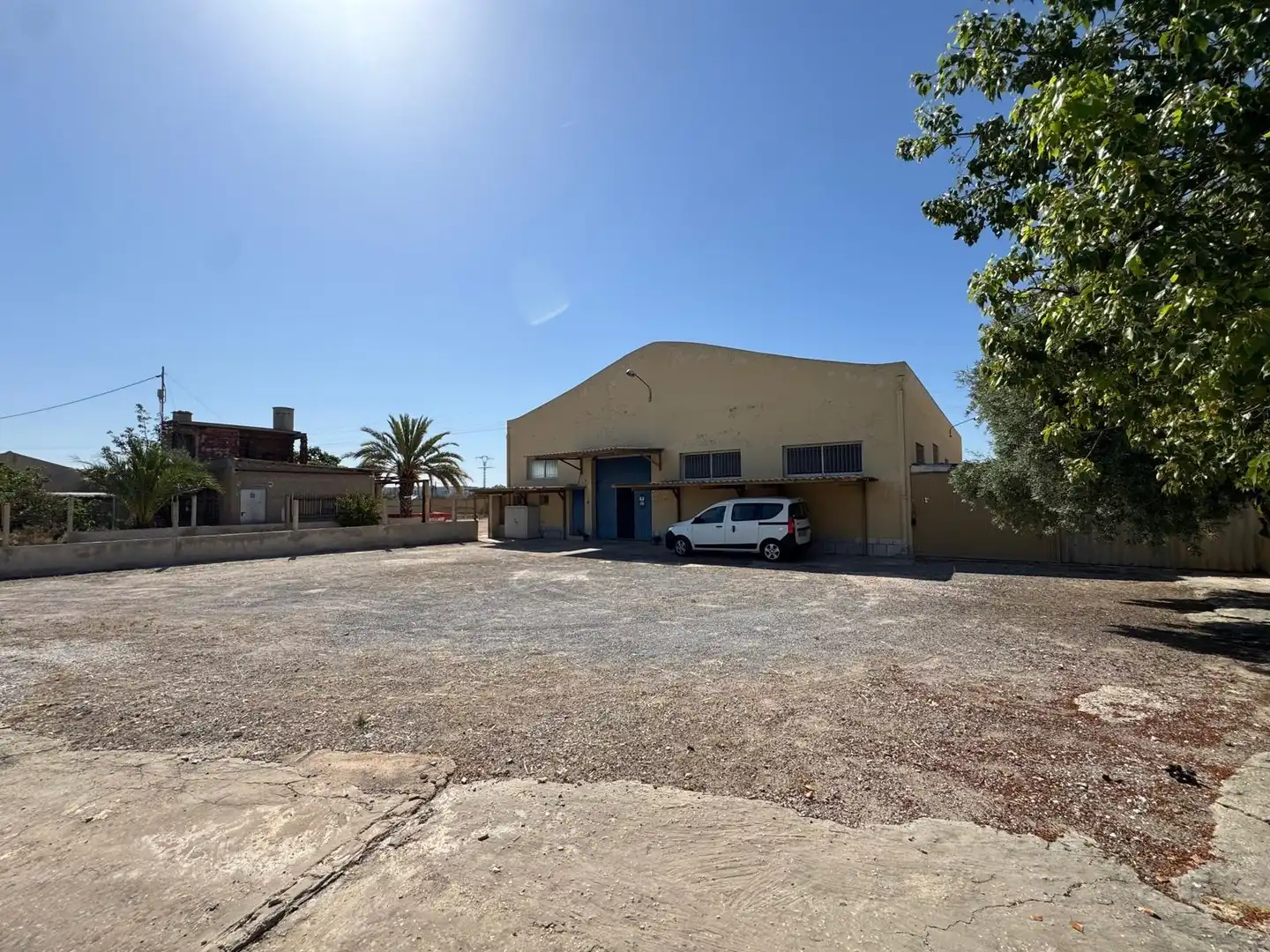 Außenansicht von Fabrikhallen zum Verkauf in Elche / Elx