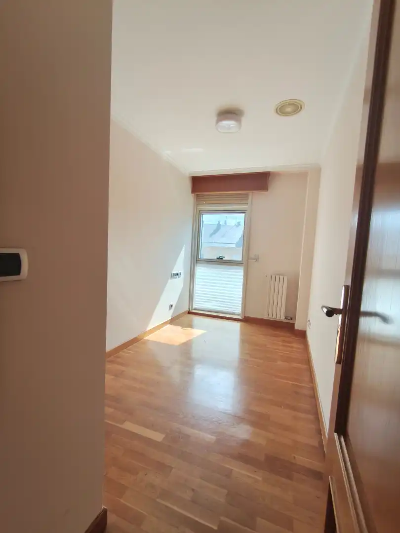 Schlafzimmer von Wohnung zur Miete in A Coruña Capital  mit Heizung, Parkett und Ofen