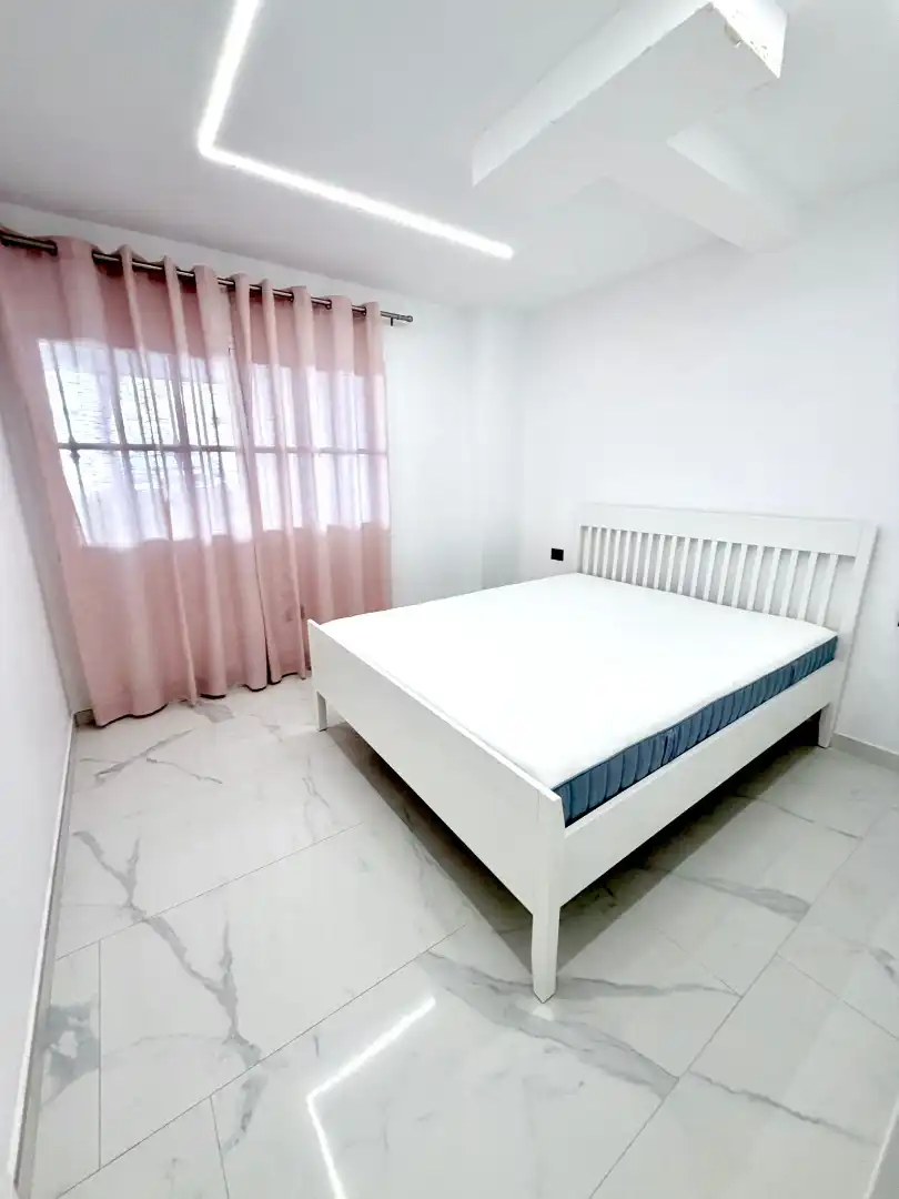 Schlafzimmer von Wohnungen zum Verkauf in Adeje mit Möbliert, Ofen und Fernseher