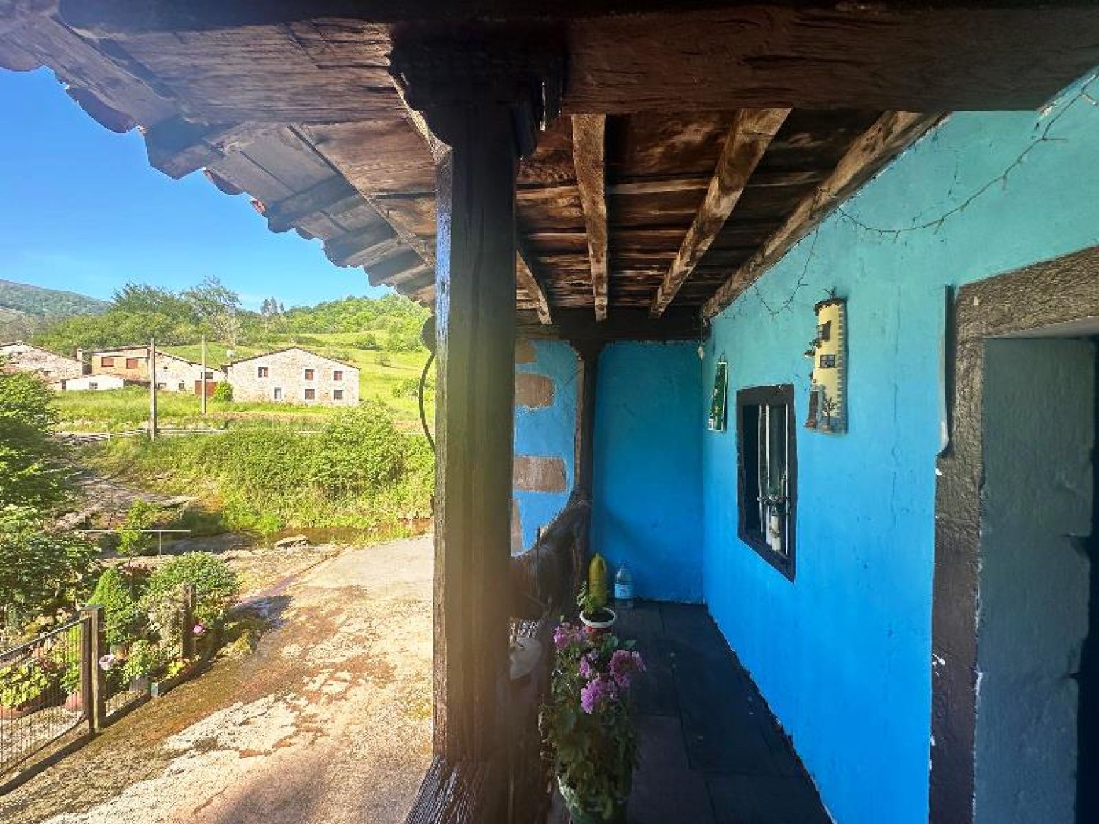 Vista exterior de Casa o xalet en venda en Valdáliga amb Jardí privat