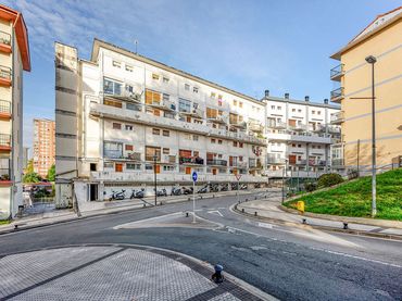 Piso en venta en Av Ulia Etorbidea