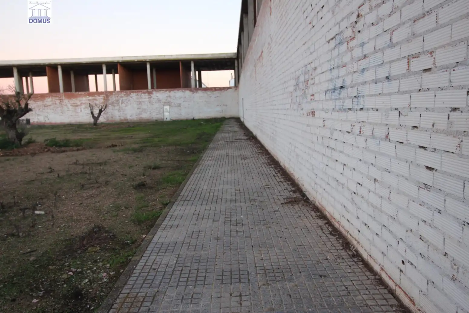 Commercial properties for sale in Valdelacalzada