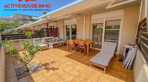 Planta baja independiente con un amplia terraza y trastero en Urbanización Garbí Alcanar Playa