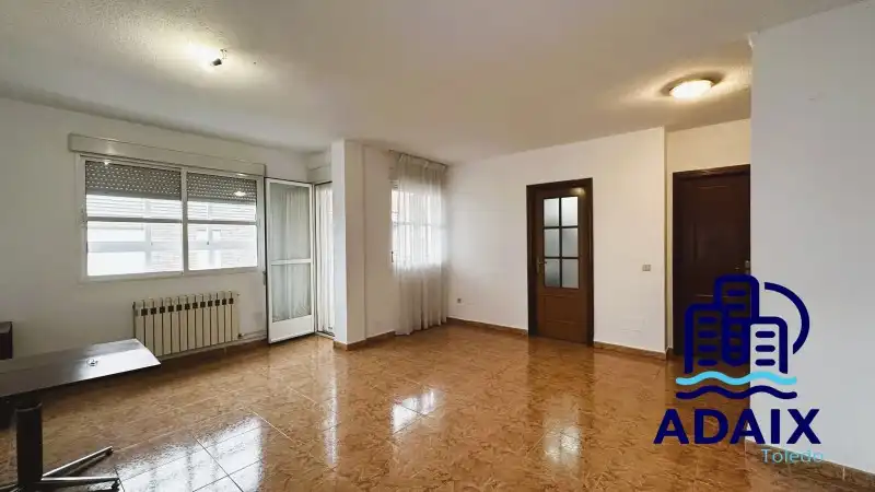 Sala d'estar de Dúplex en venda en Toledo amb Calefacció i Balcó